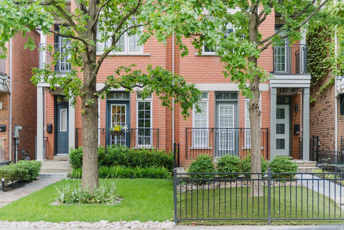 Condos and Townhouses: What's the Difference? - MoneyTips