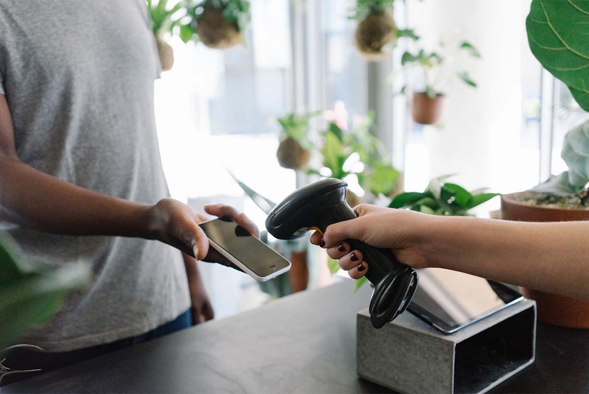 Point-of-sale scanner and smartphone